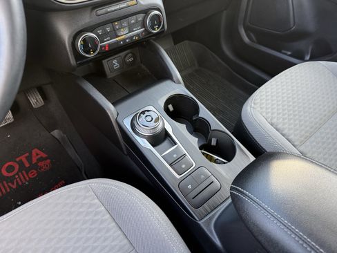 Used 2022 Ford Escape SE w/ SE Sport Appearance Package image 19