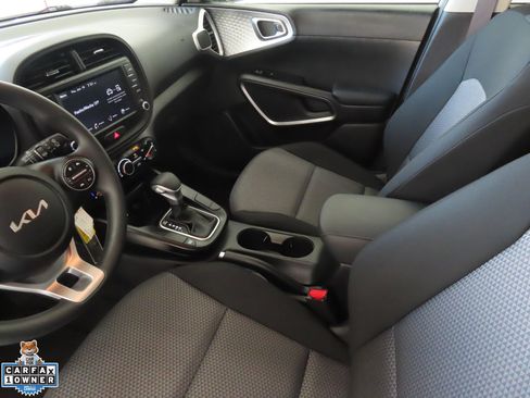 Used 2025 Kia Soul LX w/ LX Technology Package FWD image 21