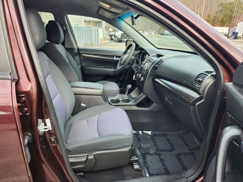 Used 2012 Kia Sorento LX image 16