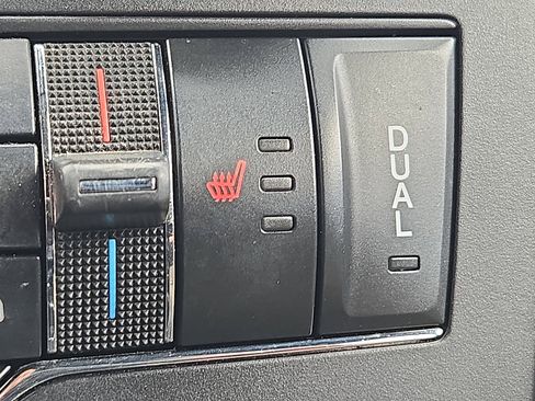 Used 2018 Ford Explorer XLT w/ Equipment Group 202A image 20