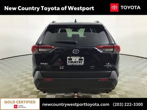 Used 2020 Toyota RAV4 LE image 6
