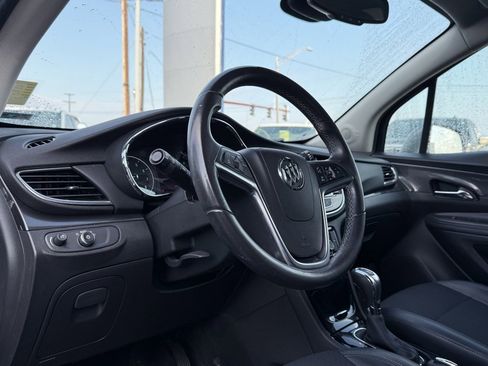 Used 2020 Buick Encore Preferred image 9