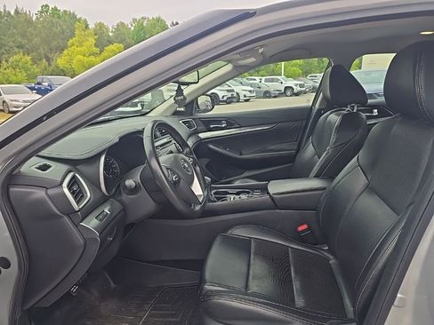 Used 2021 Nissan Maxima 3.5 SV w/ Floor Mat Group FWD image 10