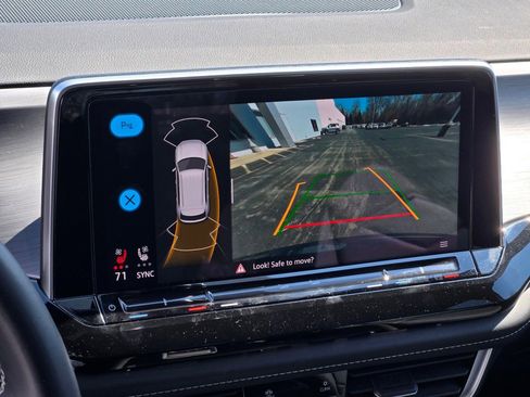 Used 2025 Volkswagen Atlas Cross Sport SE image 26