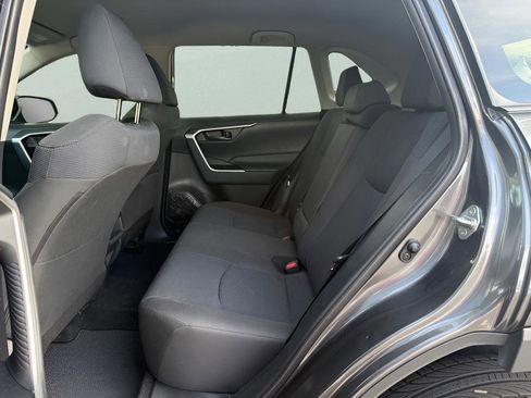 Used 2020 Toyota RAV4 LE FWD image 11