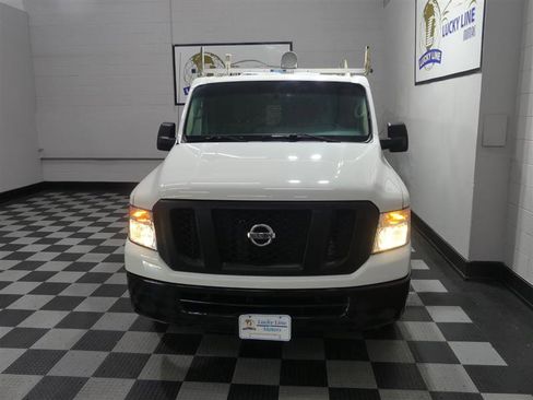 Used 2018 Nissan NV 2500 SV image 3