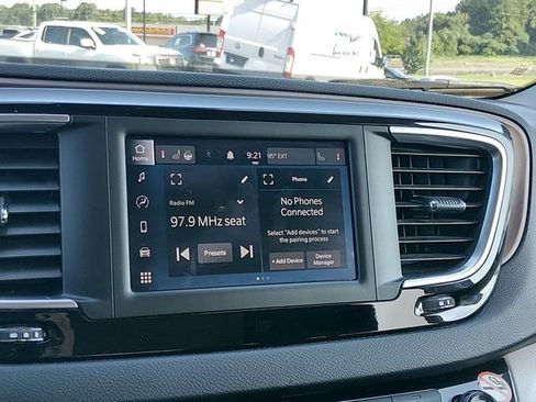 Used 2023 Chrysler Voyager LX FWD image 18