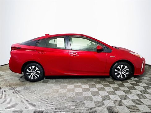 Certified 2022 Toyota Prius LE image 9