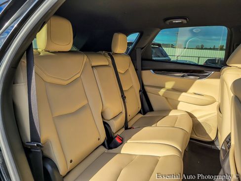 Used 2017 Cadillac XT5 FWD image 30