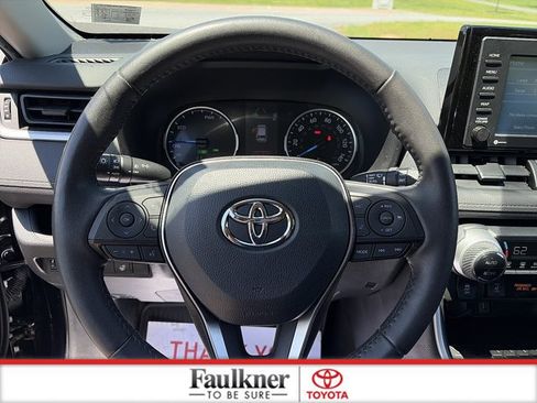Used 2021 Toyota RAV4 XLE w/ XLE Grade Weather Package AWD/4WD image 30