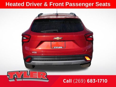 Used 2024 Chevrolet Trax LT w/ LT Convenience Package FWD image 7