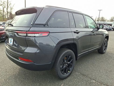 New 2025 Jeep Grand Cherokee Altitude image 3