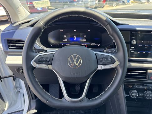 Used 2024 Volkswagen Taos SE w/ Panoramic Sunroof Package FWD image 18