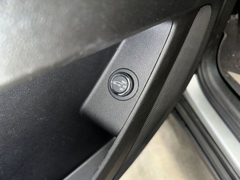 Certified 2023 Chevrolet Traverse LT image 9