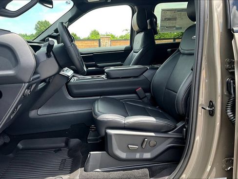 New 2026 Ford Expedition Platinum w/ Stealth Appearance Package AWD/4WD image 9