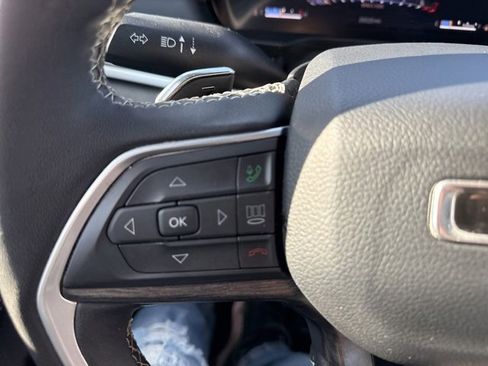 Used 2024 Jeep Grand Cherokee L Limited w/ Black Appearance Package image 33