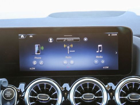 New 2025 Mercedes-Benz GLA 250 4MATIC image 14