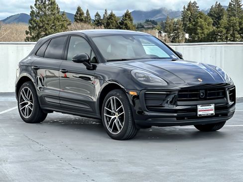 Certified 2025 Porsche Macan image 10