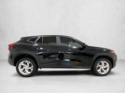 Used 2024 Chevrolet Trax LS w/ LS Convenience Package FWD image 5