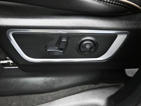 Used 2019 RAM 1500 Laramie AWD/4WD image 8