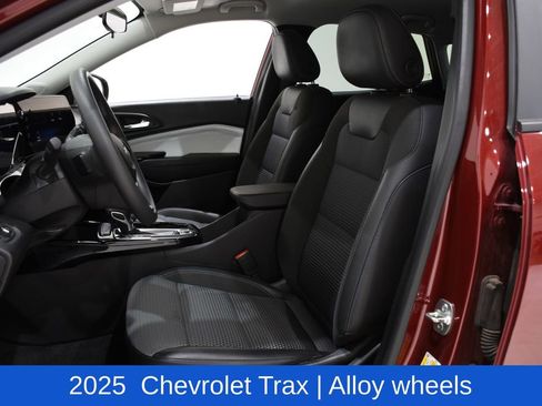 Used 2025 Chevrolet Trax LT image 20