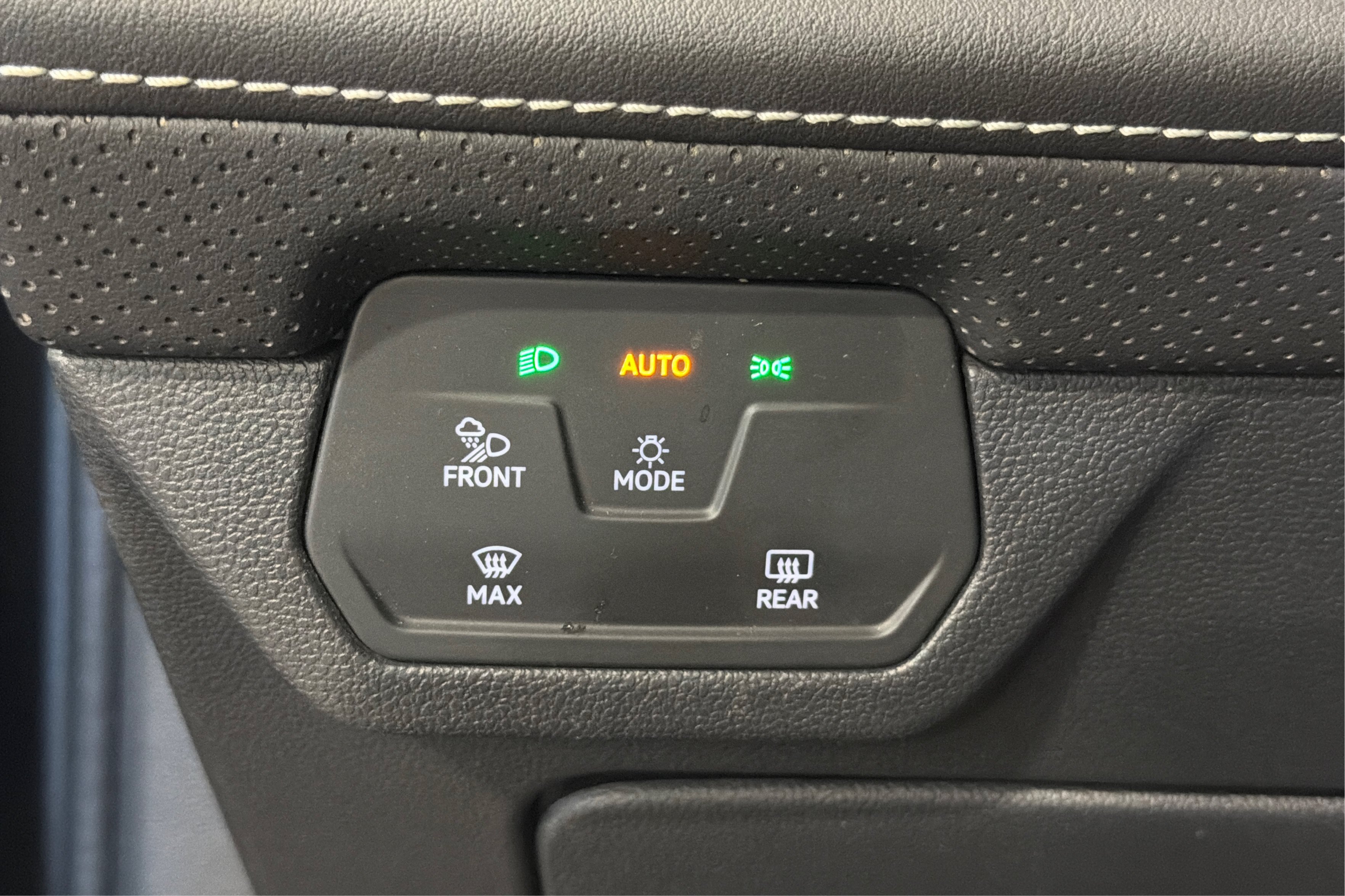 Used 2025 Volkswagen Atlas SE FWD image 20