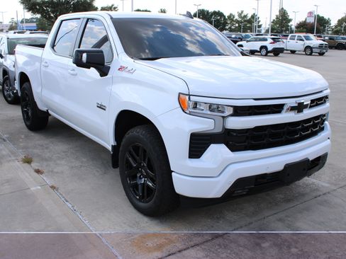 Used 2025 Chevrolet Silverado 1500 RST AWD/4WD image 2