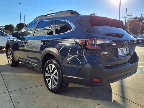 Certified 2025 Subaru Outback Premium image 3