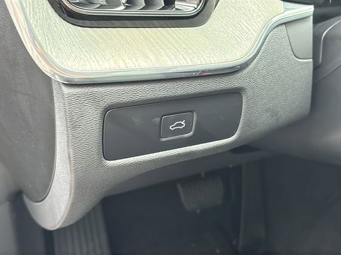Certified 2025 Volvo XC60 B5 Plus AWD/4WD image 13