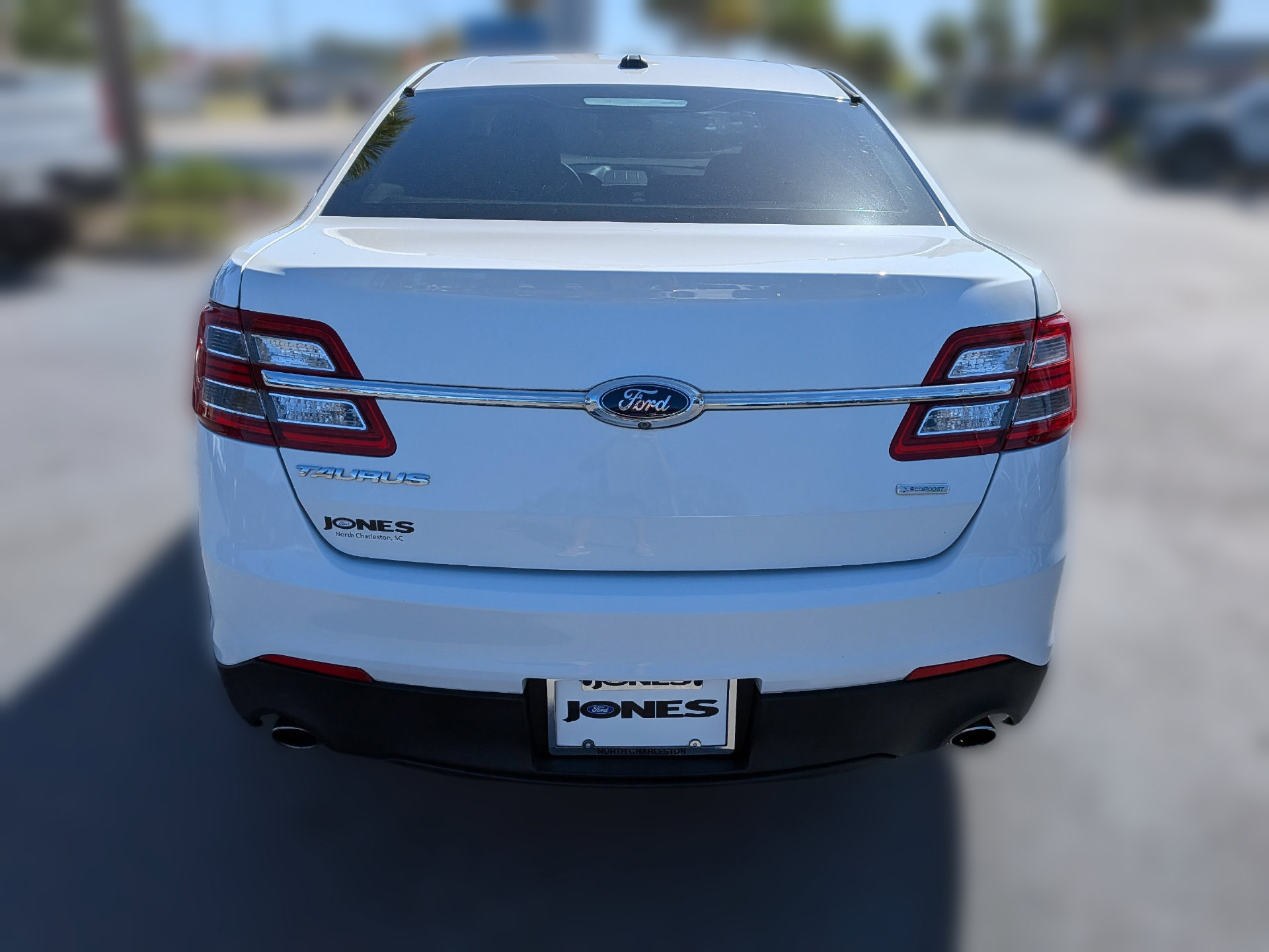 Used 2015 Ford Taurus SE FWD image 6