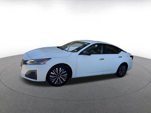 Used 2025 Nissan Altima 2.5 SV FWD image 7