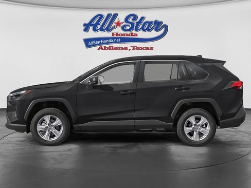 Used 2025 Toyota RAV4 LE AWD/4WD image 3