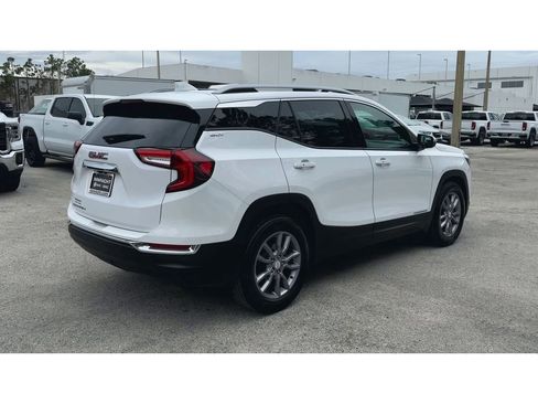 Certified 2024 GMC Terrain SLT w/ Infotainment Package II image 8