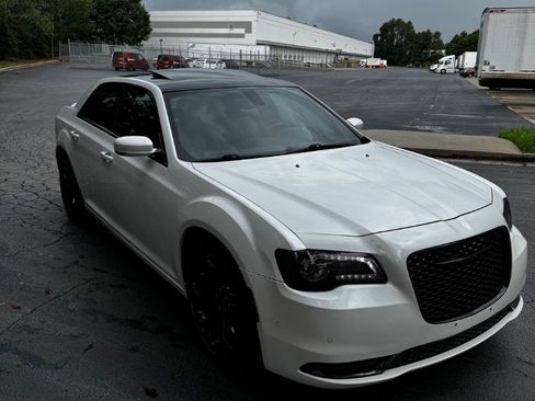 Used 2015 Chrysler 300 S w/ 300S Premium Group RWD image 4