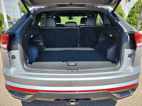 Used 2024 Volkswagen Atlas Cross Sport SE image 12