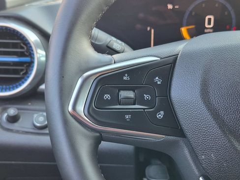 Used 2025 Chevrolet Trax LT w/ LT Convenience Package FWD image 19