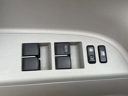 Used 2010 Toyota Highlander SE image 7