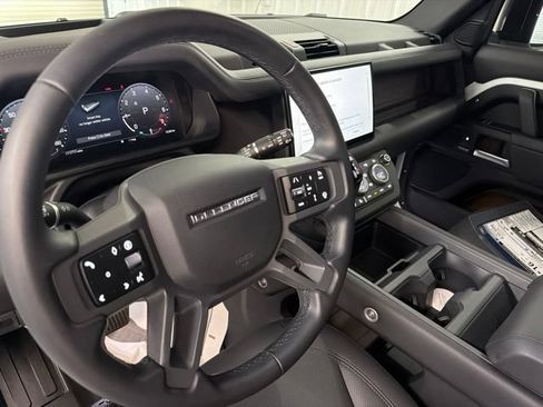 Used 2025 Land Rover Defender 110 X-Dynamic SE AWD/4WD image 11