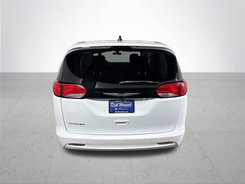 Used 2022 Chrysler Voyager LX FWD image 7