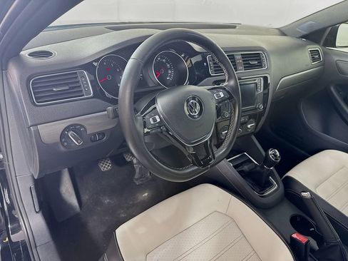 Used 2016 Volkswagen Jetta Sport image 9