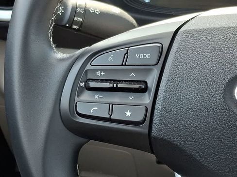 Used 2025 Hyundai Venue SEL image 20