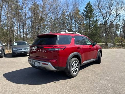 Used 2024 Nissan Pathfinder SL AWD/4WD image 5