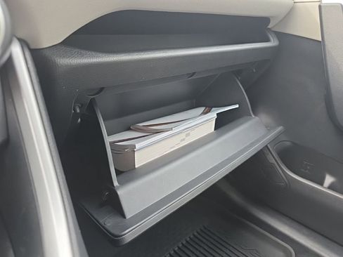 Used 2021 Toyota RAV4 XLE Premium image 34