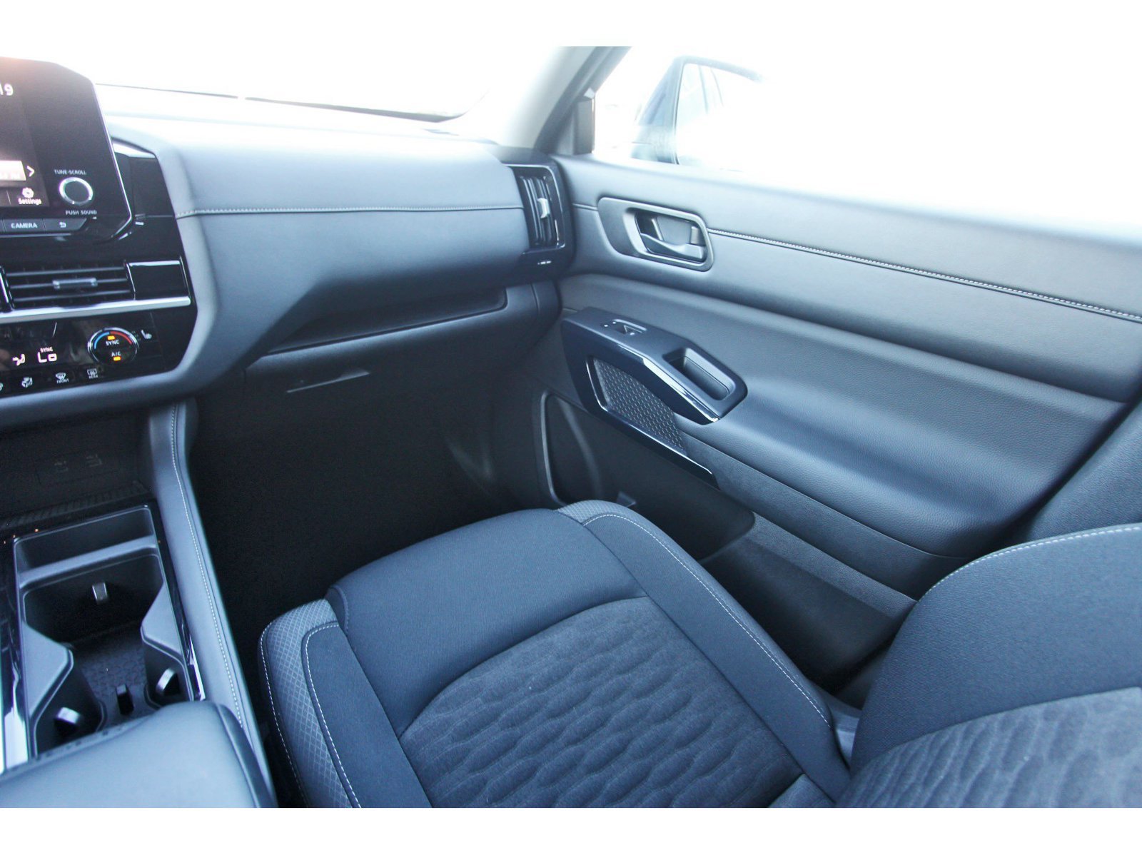 Certified 2025 Nissan Pathfinder SV w/ SV Premium Package FWD image 14