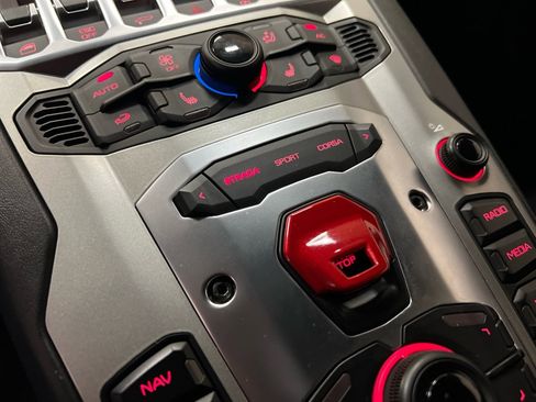 Used 2012 Lamborghini Aventador LP 700-4 image 45