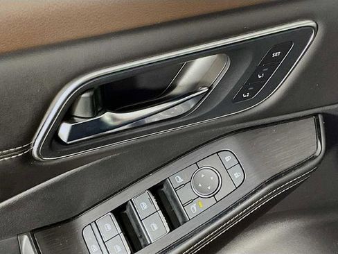 Certified 2023 Nissan Rogue Platinum w/ Platinum Premium Package image 16