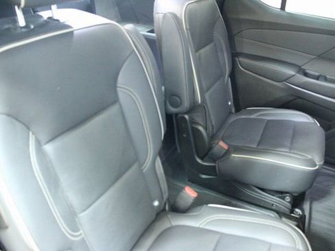 Used 2023 Chevrolet Traverse Premier AWD/4WD image 12