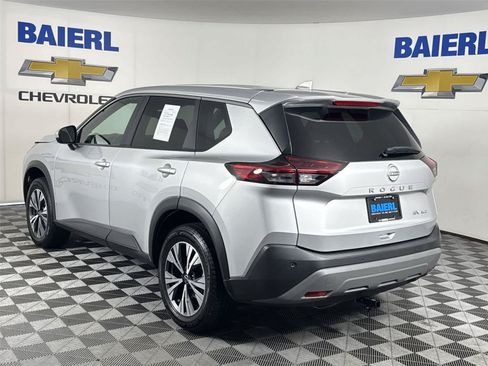 Used 2023 Nissan Rogue SV AWD/4WD image 3
