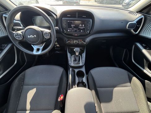 Used 2025 Kia Soul LX w/ LX Technology Package FWD image 31