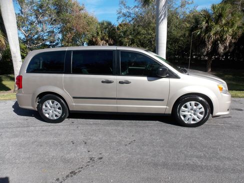 Used 2014 Dodge Grand Caravan American Value Package image 8